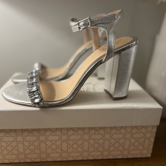 Jewel Badgley Mischka || “Hendricks” Block Heel Sandal Size 10 - Picture 3 of 11